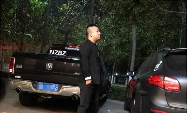 大网红天津李四承认散打哥出手帮忙，盛赞道：曾经对他有很大成见，如今特别感动
