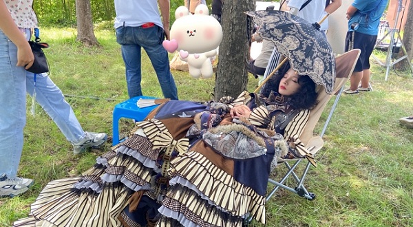 b站顶级lo娘谢安然，37度敬业拍戏，穿了三层lo裙
